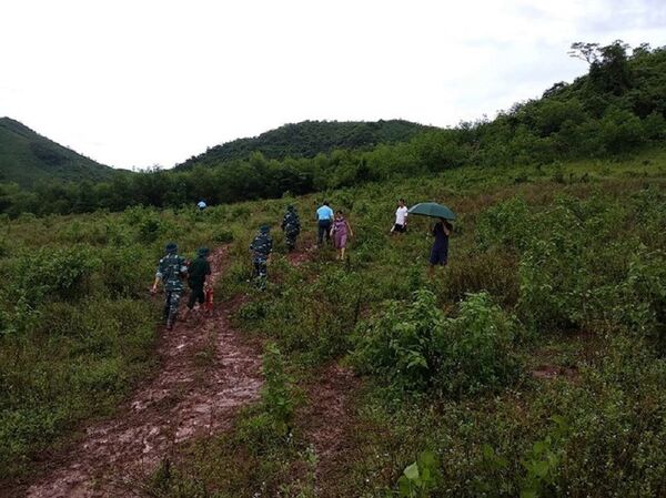 Lực lượng chức năng đang vào hiện trường. Lực lượng chức năng đang vào hiện trường. - Sputnik Việt Nam