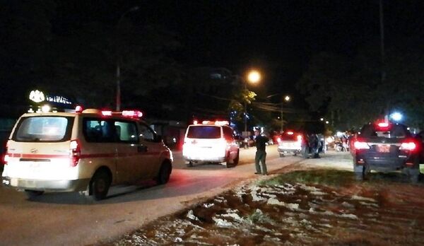 Xe đưa thi thể thi thể Trung tá phi công Khuất Mạnh Trí và Thượng tá phí Công Phạm Nam Giang đã được đưa về Nhà tang lễ Bệnh viện Quân khu 4 . - Sputnik Việt Nam