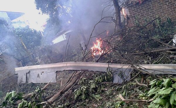 Hiện trường vụ rơi máy bay ở Hòa Lạc.  - Sputnik Việt Nam