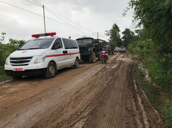 Lực lượng chức năng triển khai đến hiện trường chiếc máy bay Su22 gặp nạn. - Sputnik Việt Nam