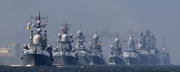Tàu của Hải quân Nga tại buổi diễn tập diễu hành vinh danh Ngày Hải quân ở Kronstadt Tàu của Hải quân Nga tại buổi diễn tập diễu hành vinh danh Ngày Hải quân ở Kronstadt - Sputnik Việt Nam