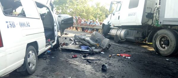 Hiện trường vụ tai nạn kinh hoàng khiến ít nhất 13 người chết tại chỗ - Sputnik Việt Nam