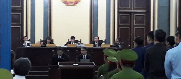 Người Đồng Hành xin trích đăng bản luận tội của đại diện VKS với một số bị cáo - Sputnik Việt Nam