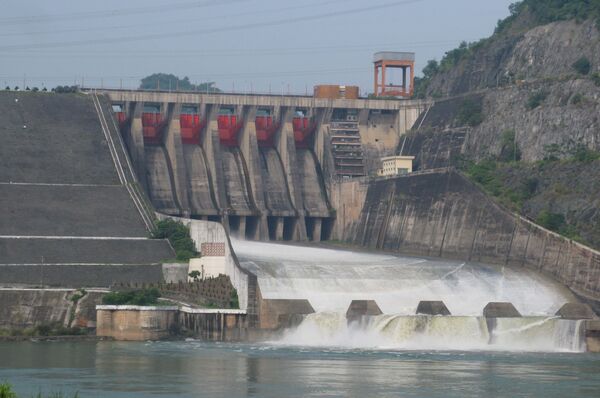 Thủy điện Hòa Bình bắt đầu xả lũ từ 8 giờ ngày 7/7.  - Sputnik Việt Nam