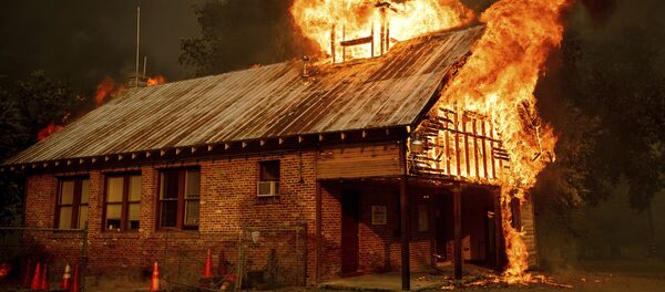 Tòa nhà trong vụ cháy rừng ở California - Sputnik Việt Nam