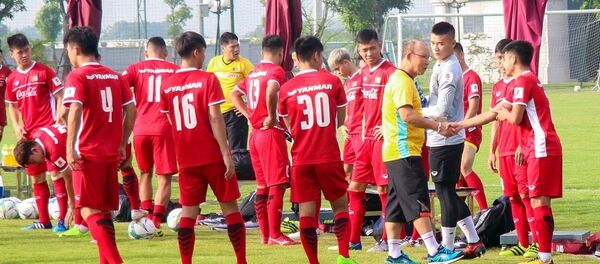 Tuyển bóng đá VN tập luyện - Sputnik Việt Nam