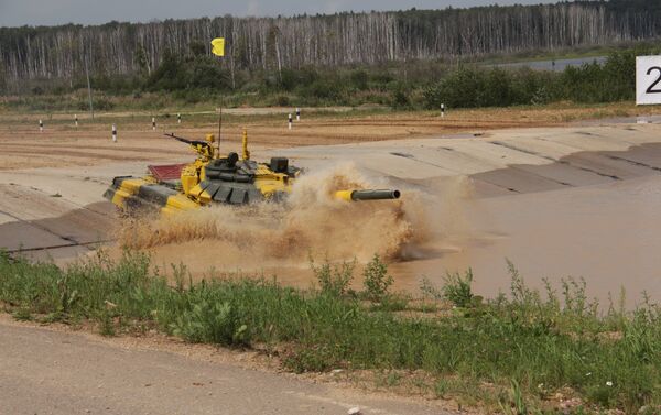 Đội lính tăng Việt Nam trên đường đua Tank Biathlon - Sputnik Việt Nam