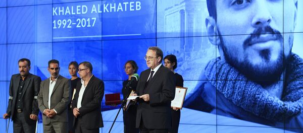 Kênh truyền hình RT nêu tên những người đầu tiên đoạt giải Khaled Alkhateb Memorial Awards - Sputnik Việt Nam