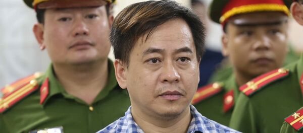 Bị cáo Phan Văn Anh Vũ nghe tòa tuyên án. - Sputnik Việt Nam