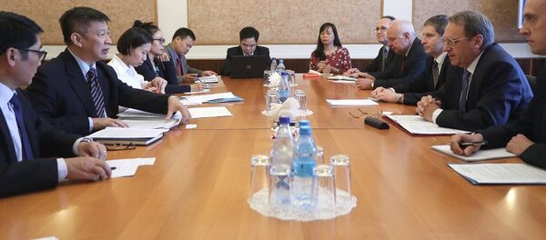 Đặc phái viên của Tổng thống về khu vực Trung Đông và châu Phi Mikhail Bogdanov đã thảo luận vào hôm thứ Ba với Phó trưởng Ban Đối ngoại Trung ương Đảng Cộng sản Việt Nam Nguyễn Tuấn Phong những vấn đề chuẩn bị cho những  tiếp xúc cấp cao sắp tới - Sputnik Việt Nam