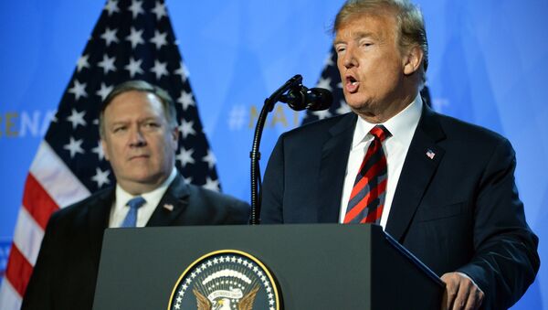 Donald Trump và Mike Pompeo - Sputnik Việt Nam