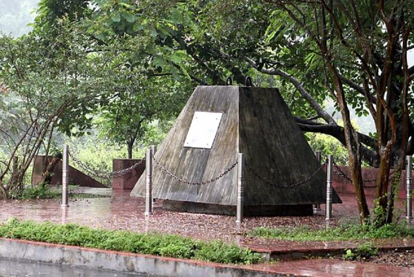 Khối bê tông chứa lá thư gửi hậu thế. - Sputnik Việt Nam