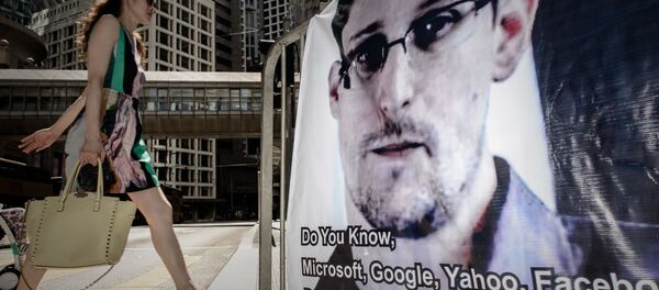 Cựu nhân viên an ninh Mỹ Edward Snowden - Sputnik Việt Nam