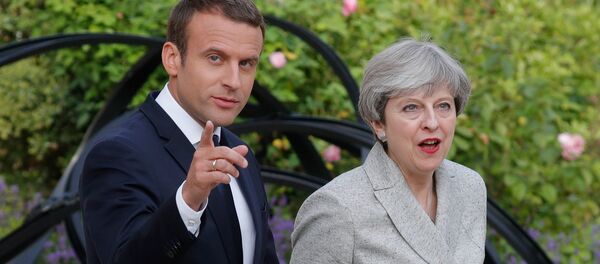 Tổng thống Pháp Emmanuel Macron và Thủ tướng Anh Theresa May - Sputnik Việt Nam