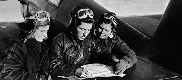 Những nữ thượng úy phi công của Trung đoàn không quân 586 Lydia Litvyak, Katya Budanova, Masha Kuznetsova - Sputnik Việt Nam