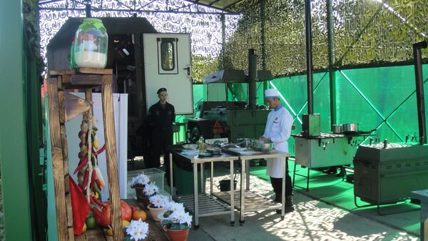 Các anh nuôi Việt Nam đang làm việc - Sputnik Việt Nam