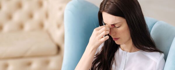 Cô gái bị đau đầu - Sputnik Việt Nam