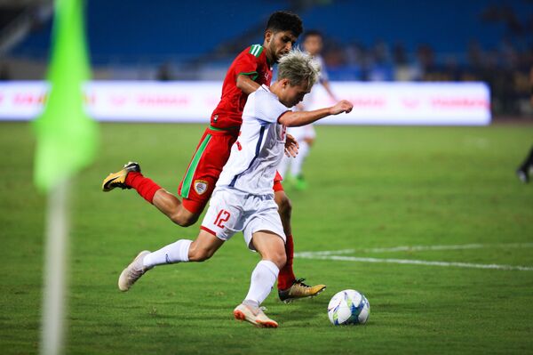 Pha cầm bóng đột phá của tiền đạo Văn Toàn.  - Sputnik Việt Nam