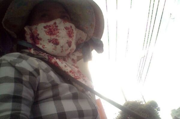 Bà T. mời khách mua hàng ở bến xe miền Tây - Sputnik Việt Nam