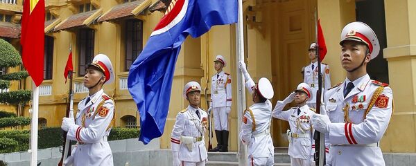 Nghi thức thượng cờ ASEAN tại Trụ sở Bộ Ngoại giao. Nghi thức thượng cờ ASEAN tại Trụ sở Bộ Ngoại giao. - Sputnik Việt Nam