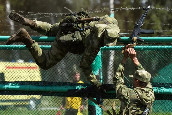 Quân nhân Nga trong khi cuộc hội thao quân sự quốc tế 2018 (ArMY-2018) ở tỉnh Novosibirsk Quân nhân Nga trong khi cuộc hội thao quân sự quốc tế 2018 (ArMY-2018) ở tỉnh Novosibirsk - Sputnik Việt Nam