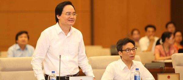 Bộ trưởng Bộ Giáo dục và Đào tạo Phùng Xuân Nhạ phát biểu tiếp thu ý kiến. Bộ trưởng Bộ Giáo dục và Đào tạo Phùng Xuân Nhạ phát biểu tiếp thu ý kiến. - Sputnik Việt Nam