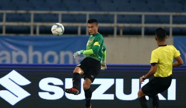 Thủ môn Bùi Tiến Dũng có điểm InStat vượt xa so với người đàn anh Đặng Văn Lâm. - Sputnik Việt Nam