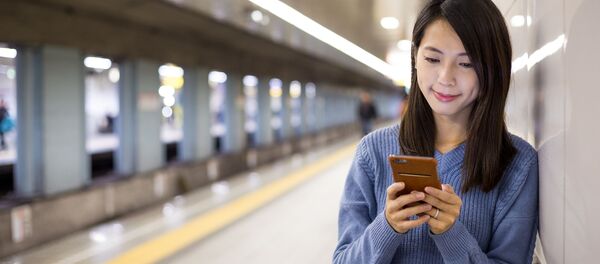 Сô gái với điện thoại - Sputnik Việt Nam