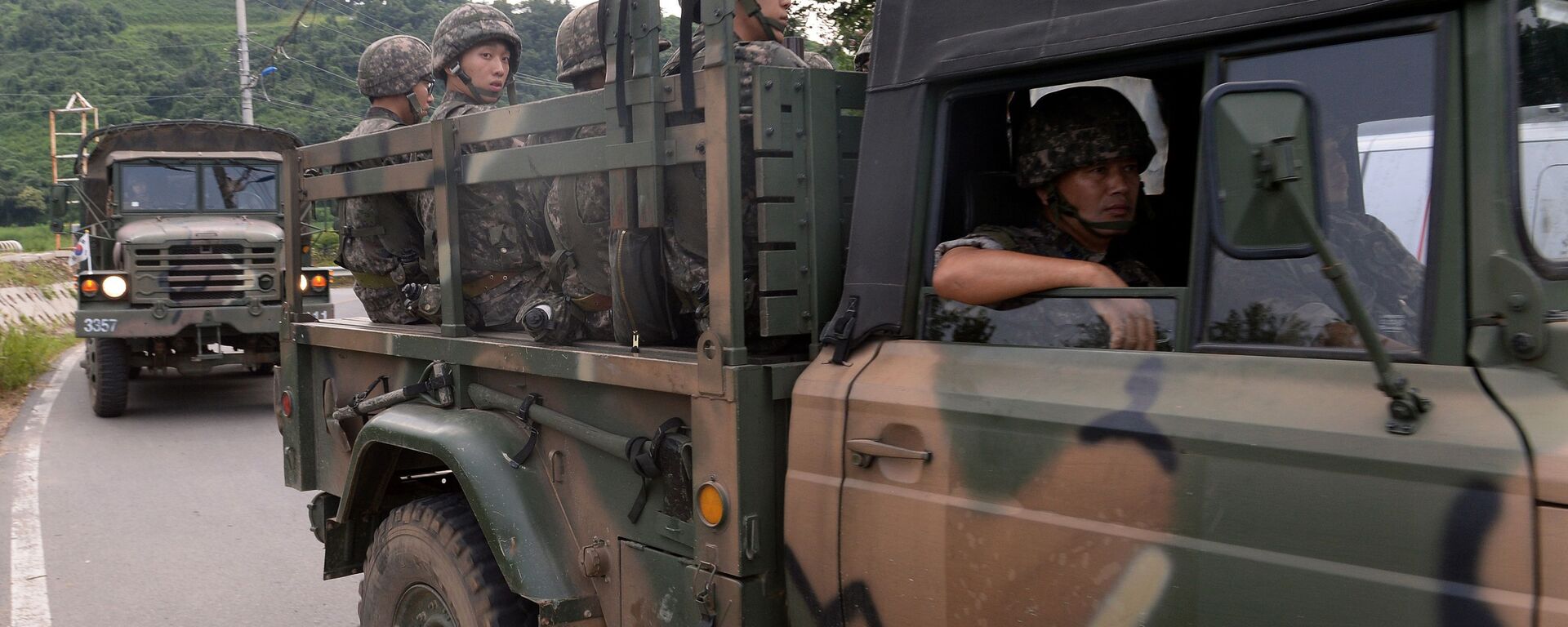  Các quân nhân tại bốt gác giữa Nam và Bắc Triều Tiên - Sputnik Việt Nam, 1920, 28.04.2025