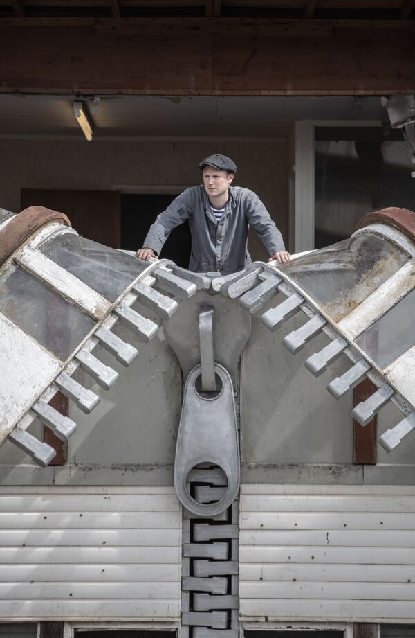 Kiến trúc sư Anh xây dựng ngôi nhà có khóa phéc-mơ-tuya Kiến trúc sư Anh xây dựng ngôi nhà có khóa phéc-mơ-tuya - Sputnik Việt Nam