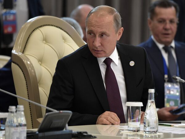 Tổng thống Nga Vladimir Putin phát biểu tại hội nghị thượng đỉnh các nước vùng Caspian  - Sputnik Việt Nam