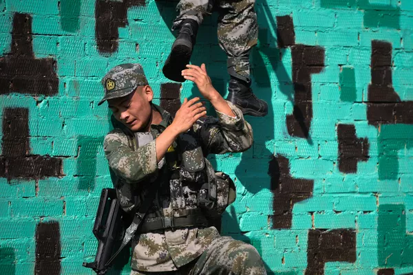 Quân nhân Trung Quốc trong cuộc hành trình Dẫn đường trinh sát tại cuộc thi Trinh sát quân đội xuất sắc trong khuôn khổ ArMY-2018 Quân nhân Trung Quốc trong cuộc hành trình Dẫn đường trinh sát tại cuộc thi Trinh sát quân đội xuất sắc trong khuôn khổ ArMY-2018 - Sputnik Việt Nam