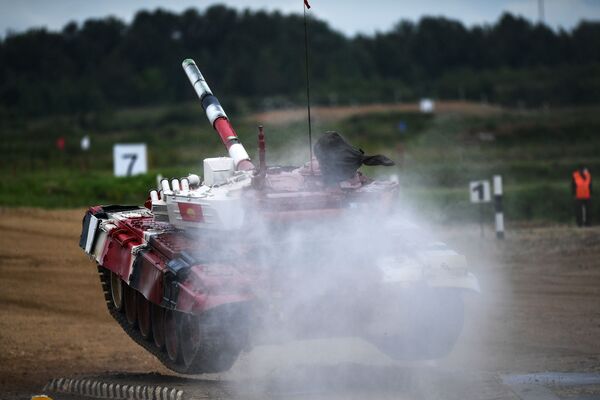 Xe tăng của đội Kyrgystan tại cuộc thi quốc tế Tank Biathlon-2018 trong khuôn khổ ArMY-2018 - Sputnik Việt Nam