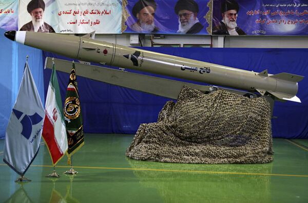 Iran trình làng tên lửa đạn đạo thế hệ mới Fateh Iran trình làng tên lửa đạn đạo thế hệ mới Fateh - Sputnik Việt Nam