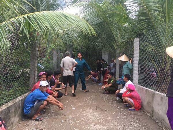 Công an phong tỏa hiện trường căn nhà để khám nghiệm - Sputnik Việt Nam