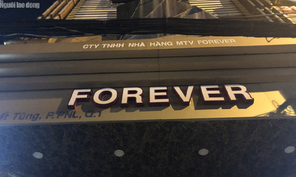 Nhà hàng Ruby vừa mới thay tên, giấy phép kinh doanh thành Forever sau khi bị lực lượng chức năng liên tục kiểm tra phát hiện sai phạm. - Sputnik Việt Nam