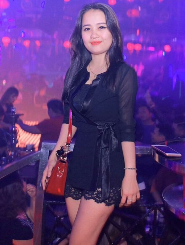 Hot girl Trà Sương thường xuyên xuất hiện ở các tụ điểm ăn chơi - Sputnik Việt Nam