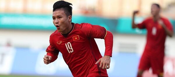 Cầu thủ Quang Hải ăn mừng sau khi ghi bàn thắng mở tỷ số cho U23 Việt Nam. - Sputnik Việt Nam