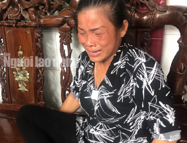 Bà Tươi khóc nức nở sau cái chết của con mình. - Sputnik Việt Nam