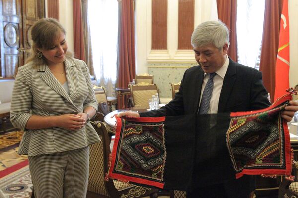  Bà Galina Nazarova và ông Nguyễn Đắc Quỳnh  - Sputnik Việt Nam