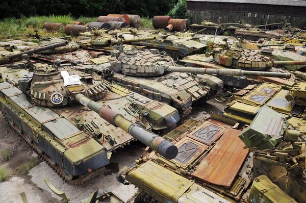 Bãi chôn lấp của nhà máy bọc thép ở vùng Lviv, Ukraina - Sputnik Việt Nam