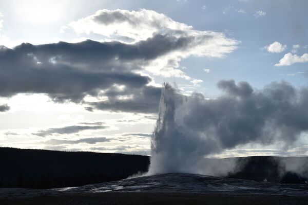 Mạch nước phun tại Yellowstone Mạch nước phun tại Yellowstone - Sputnik Việt Nam