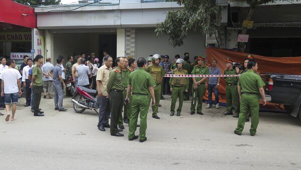 Lực lượng Công an phong tỏa hiện trường và điều tra vụ án mạng. - Sputnik Việt Nam