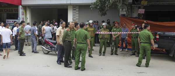 Lực lượng Công an phong tỏa hiện trường và điều tra vụ án mạng. - Sputnik Việt Nam