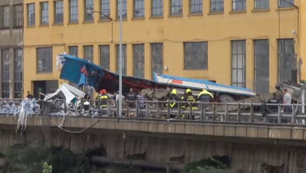 Hàng chục nạn nhân trong vụ sập cầu ở Genoa - Sputnik Việt Nam