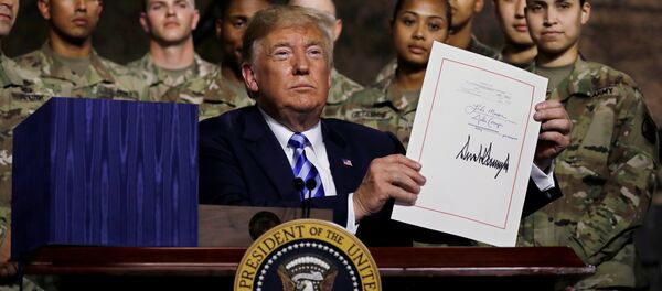 Tổng thống Mỹ Donald Trump đã ký ngân sách quốc phòng Mỹ Tổng thống Mỹ Donald Trump đã ký ngân sách quốc phòng Mỹ - Sputnik Việt Nam