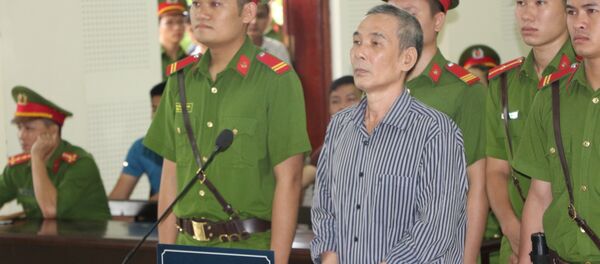 Bị cáo Lê Đình Lượng nghe bản án luận tội tại phiên tòa. - Sputnik Việt Nam