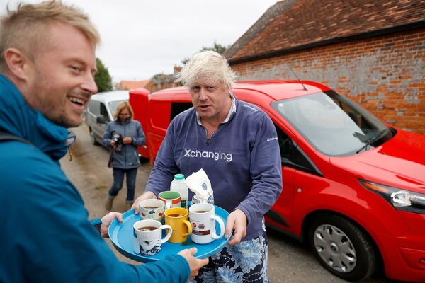 Cựu Ngoại trưởng Anh Boris Johnson thết trà các nhà báo gần tư gia ở Oxfordshire - Sputnik Việt Nam