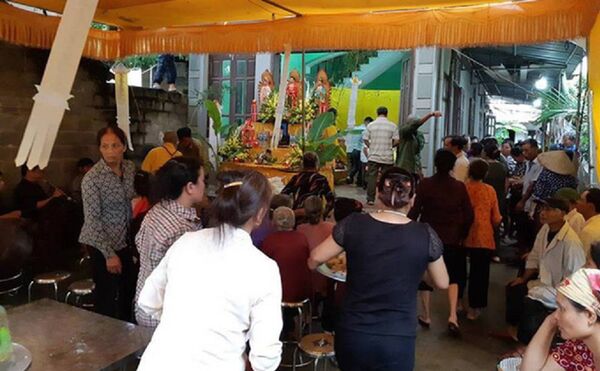 Gia đình tổ chức tang lễ cho nạn nhân. - Sputnik Việt Nam