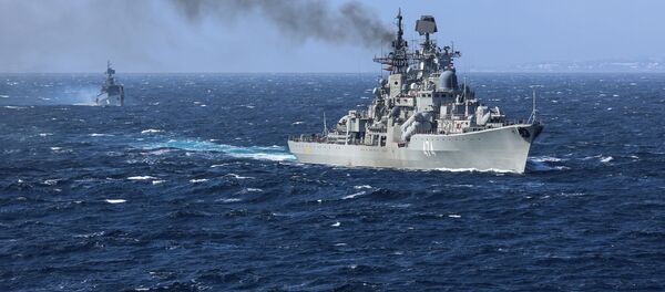 Эсминец Адмирал Ушаков на военно-морских учениях Кумжа – 2018 в Баренцевом море - Sputnik Việt Nam
